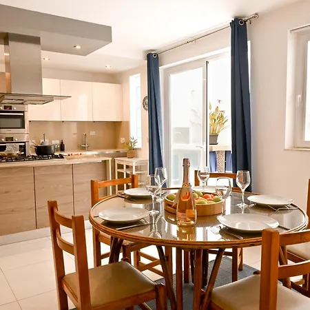 Modern & Terrace By The Beach, 3brd In Qawra - Happy 아파트 *