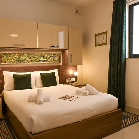 Modern & Terrace By The Beach, 3brd In Qawra - Happy 아파트