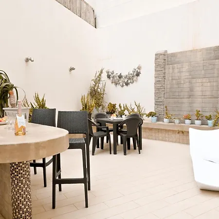 Modern & Terrace By The Beach, 3brd In Qawra - Happy 아파트