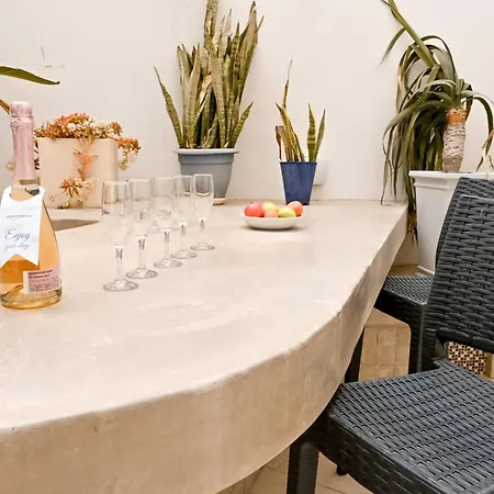 아파트 Modern & Terrace By The Beach, 3brd In Qawra - Happy *