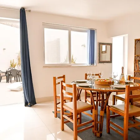 Modern & Terrace By The Beach, 3brd In Qawra - Happy