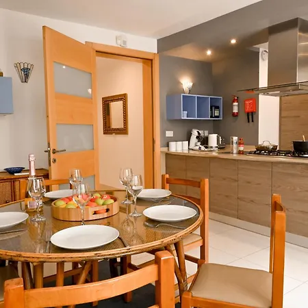 아파트 Modern & Terrace By The Beach, 3brd In Qawra - Happy *
