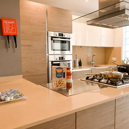 Modern & Terrace By The Beach, 3brd In Qawra - Happy