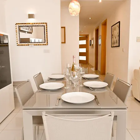 Modern & Terrace By The Beach, 3brd In Qawra - Happy * 세인트폴스베이