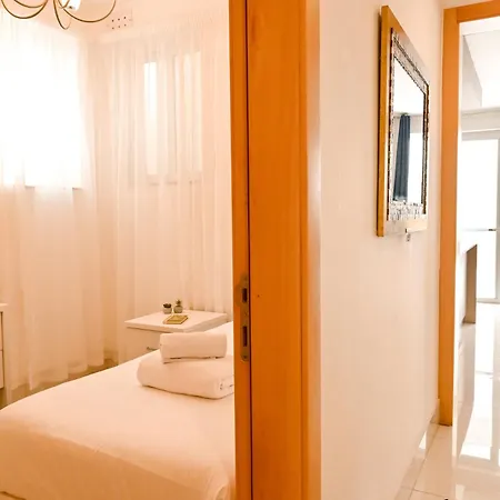 아파트 Modern & Terrace By The Beach, 3brd In Qawra - Happy