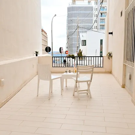 아파트 Modern & Terrace By The Beach, 3brd In Qawra - Happy *