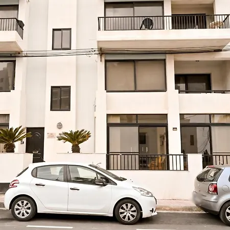 Modern & Terrace By The Beach, 3brd In Qawra - Happy 아파트